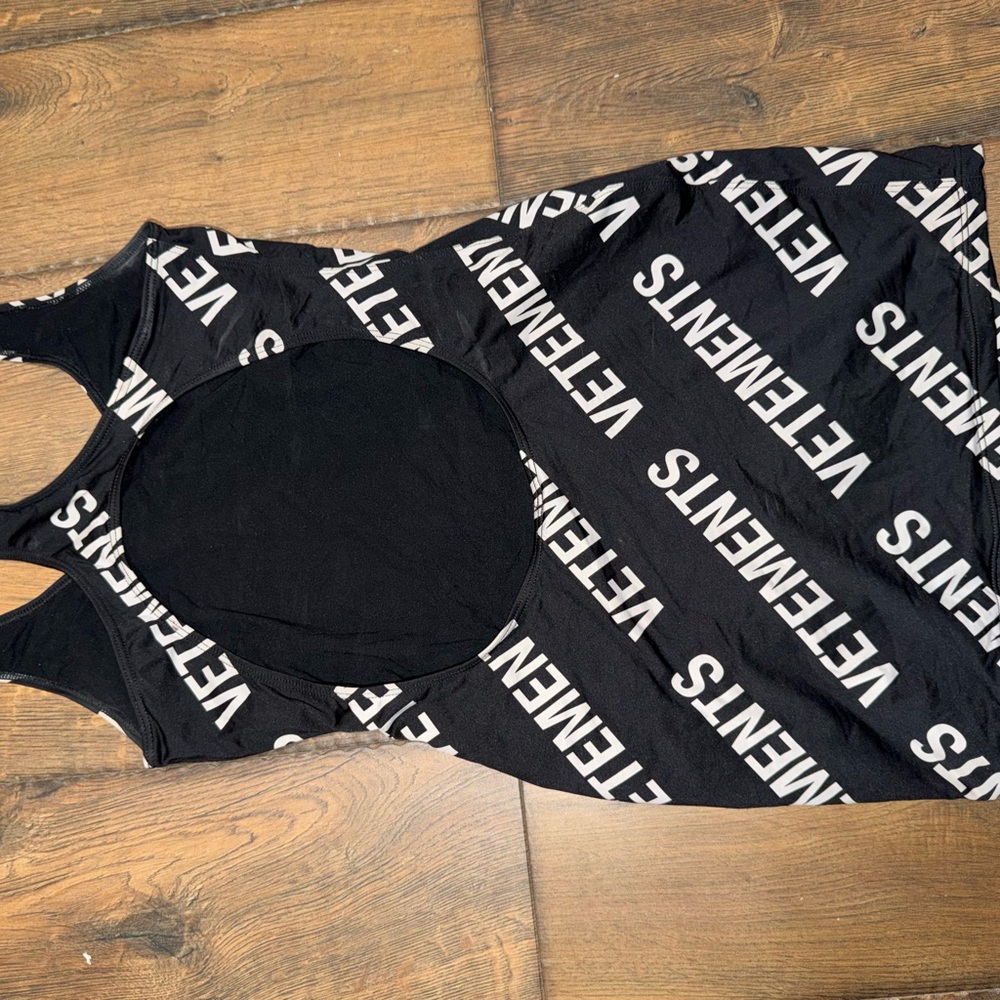 Vetements Black and White Logo Tank - Picture 2 of 4